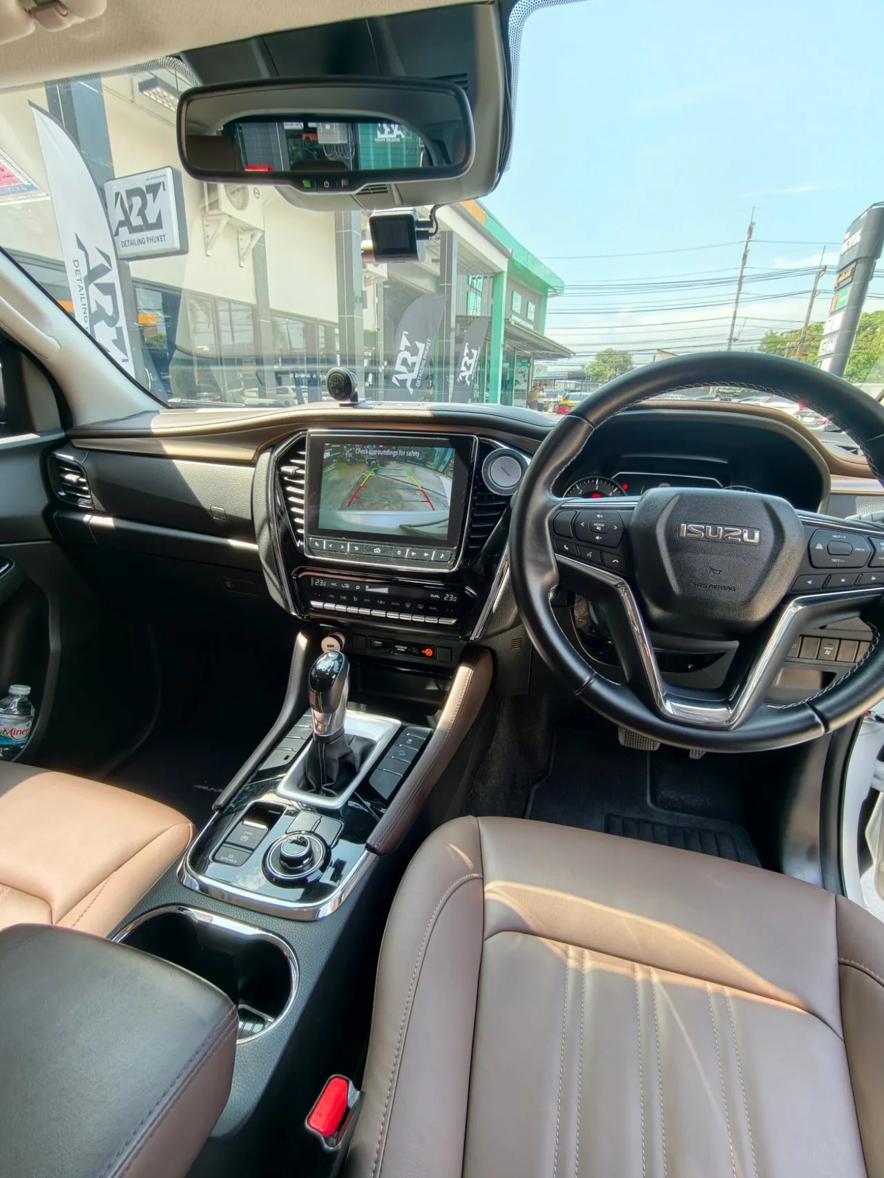 Isuzu MU-X 2024 — Photo 2