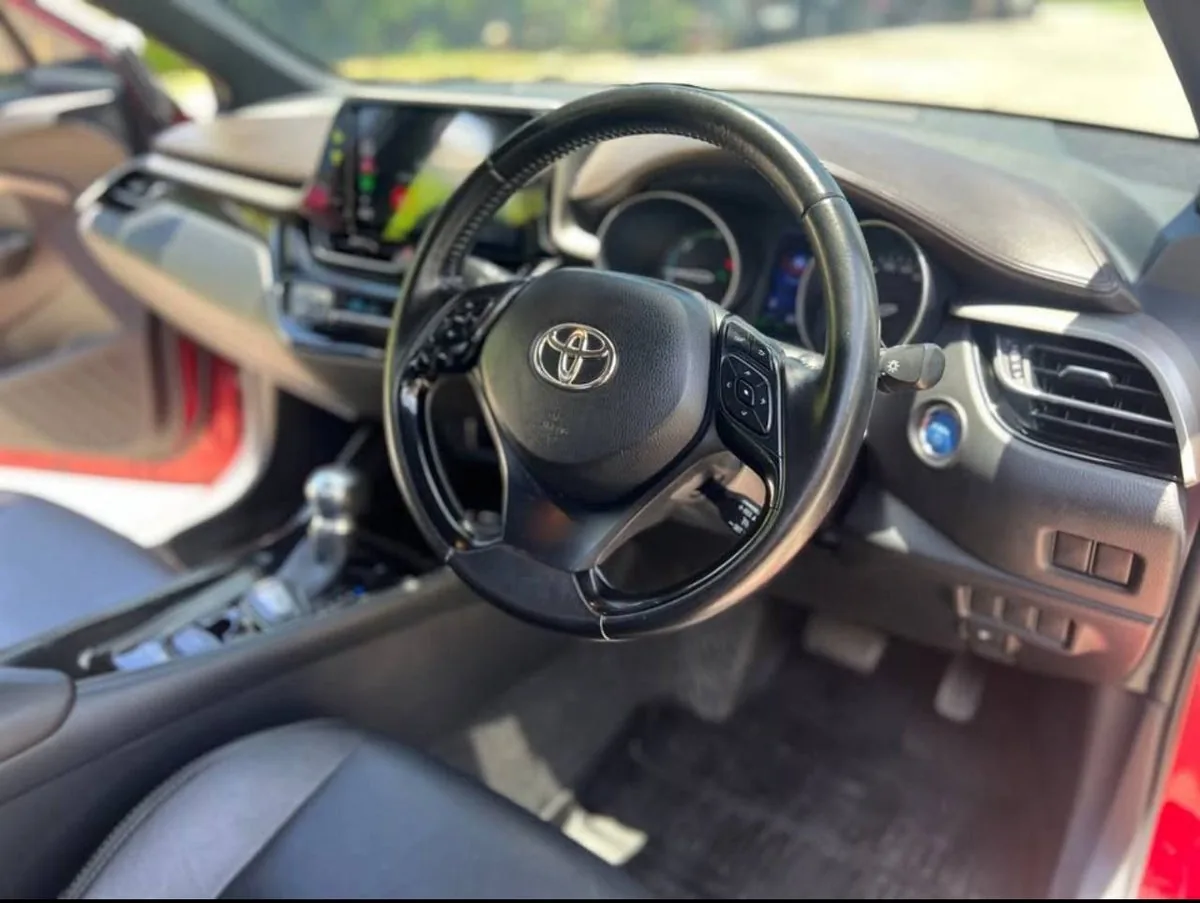 Toyota C-HR 2020 — Photo 4