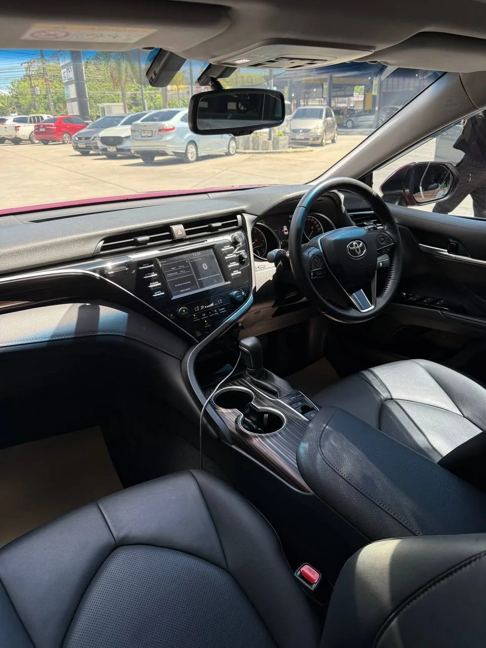 Toyota Camry 2022 — Photo 2