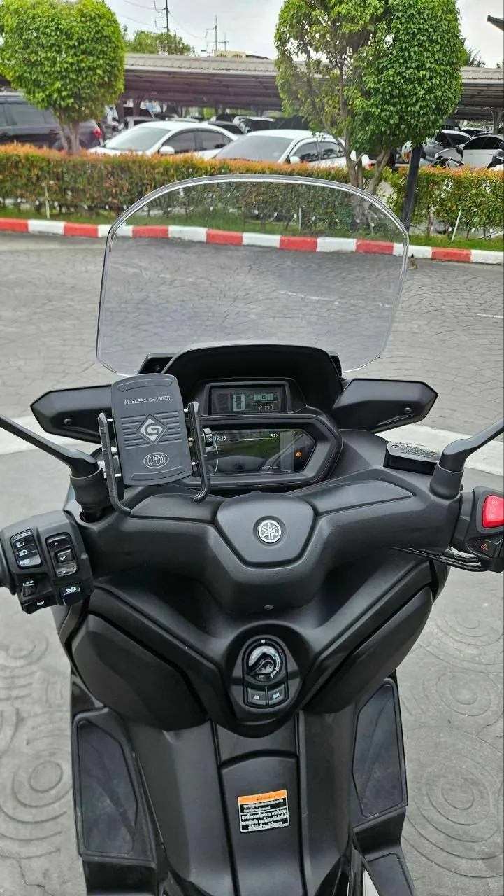 Yamaha XMAX 300 2023 — Photo 3